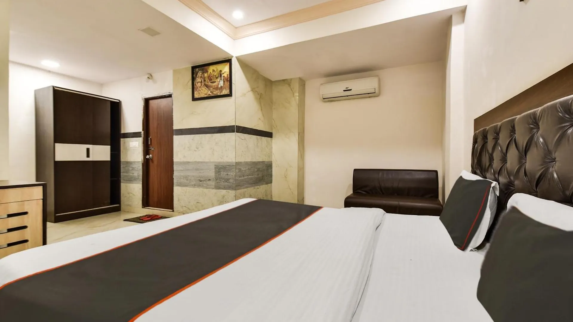Super Hotel O Ratnam Palace Udaipur