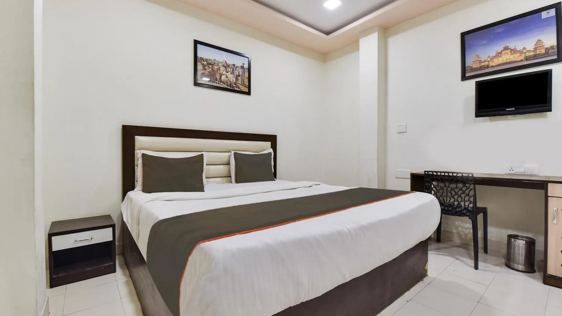 Super Hotel O Ratnam Palace Udaipur