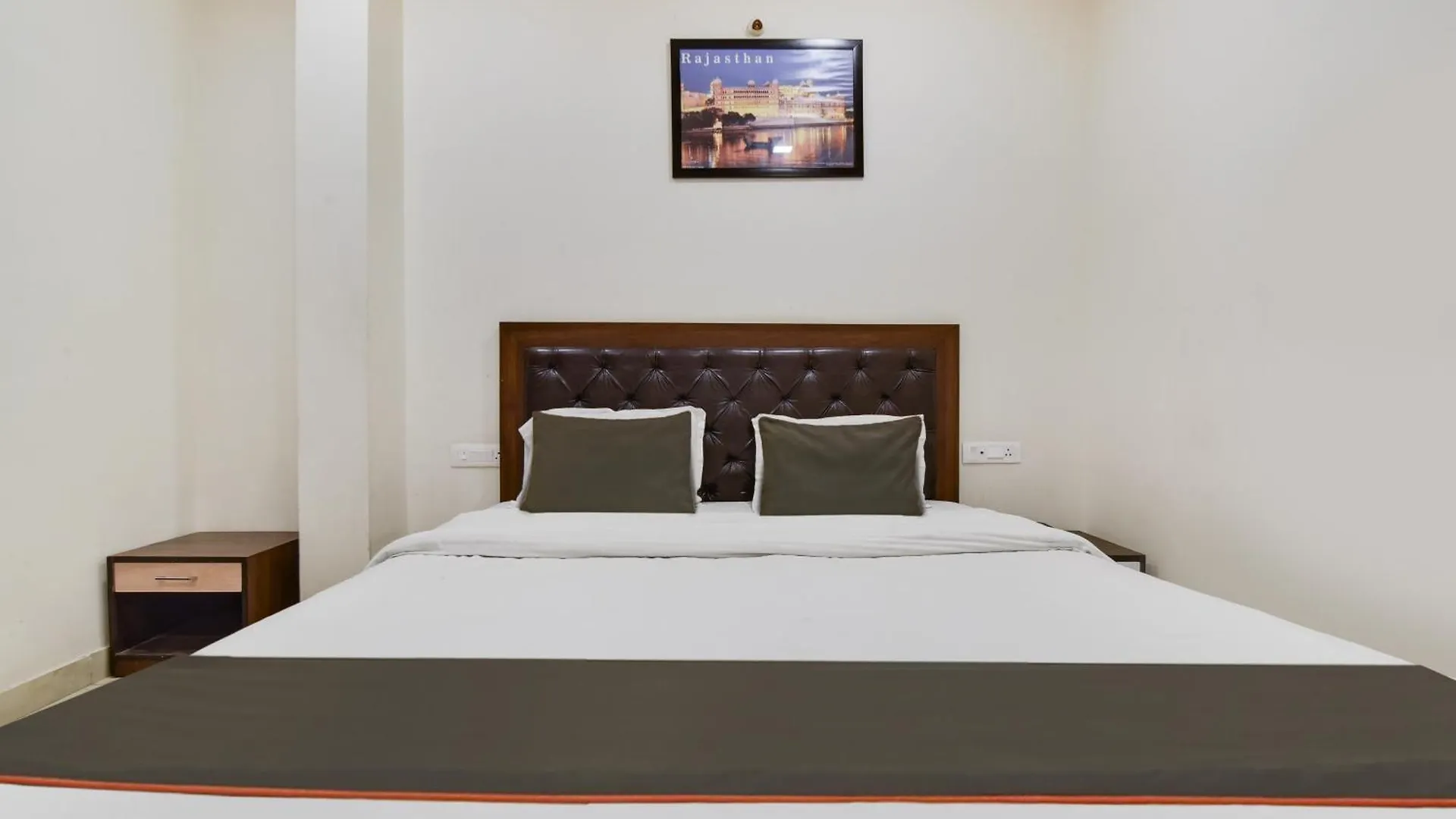 Super Hotel O Ratnam Palace Udaipur